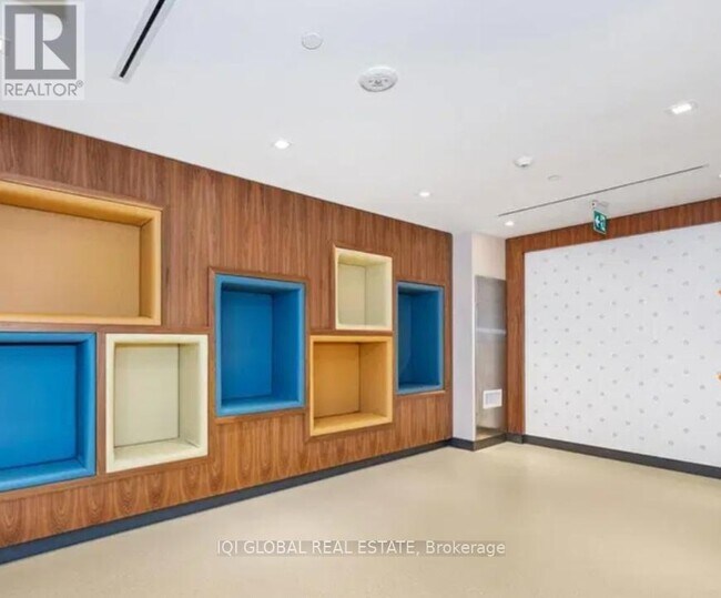 Photo du bâtiment - 8 Olympic Gdn Dr