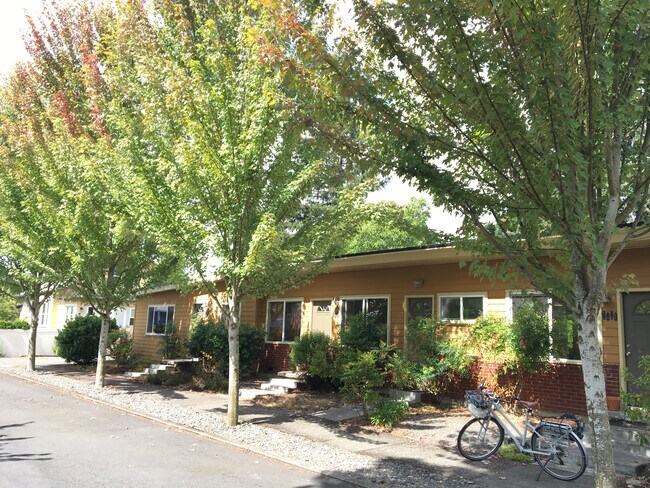 exterior of building - 5431 SE Tibbetts St