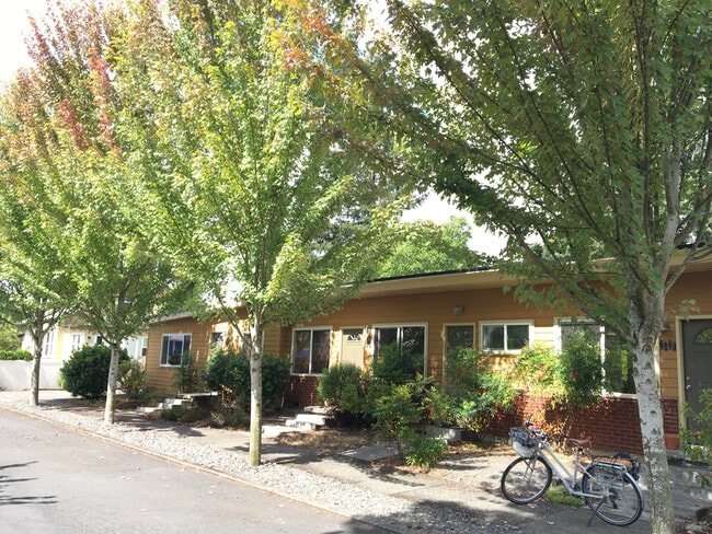 exterior of building - 5431 SE Tibbetts St
