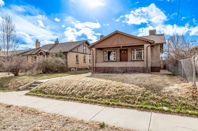 Building Photo - 2717 Milwaukee St