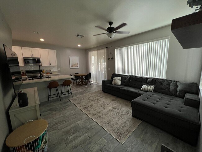Foto del edificio - For Rent - [Laulani Trades] 91-1001 Keaunu...