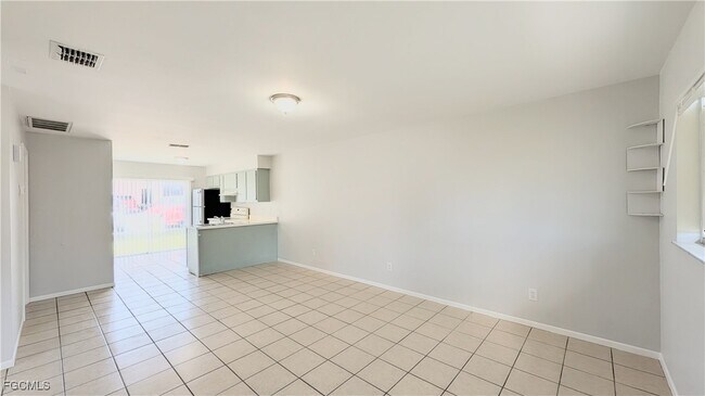 Foto del edificio - 427 NE Pine Island Ln