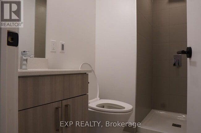 Building Photo - 758 Dovercourt Rd