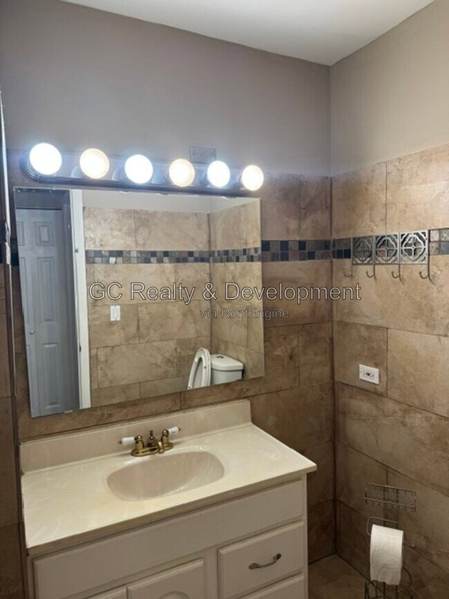 Building Photo - 527 Verde Dr