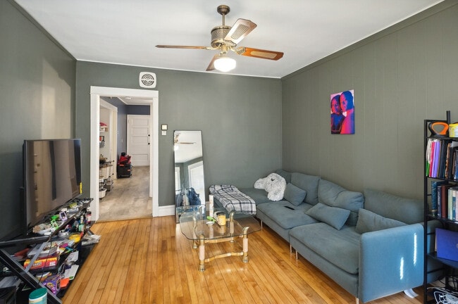 Foto del edificio - 5128 W Henderson St