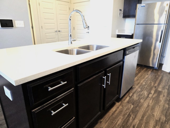 Foto del edificio - 196 W Vine St