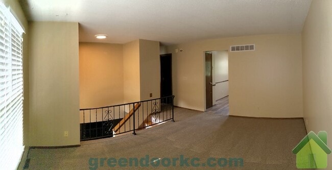 Building Photo - 837 S Lindenwood Dr