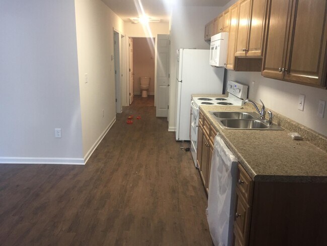 Building Photo - 154 Seagle St