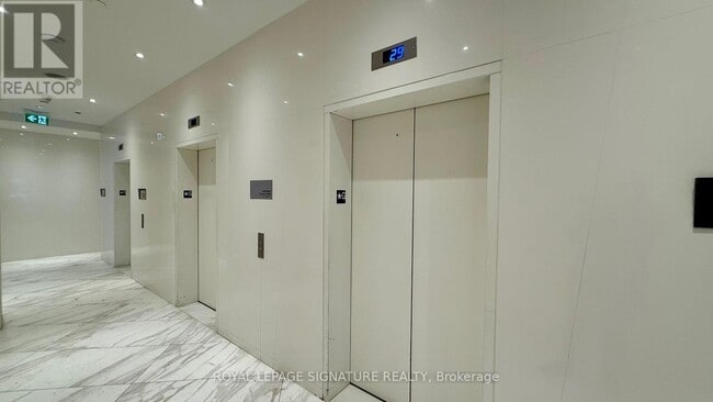 Photo du bâtiment - 3900 Confederation Pkwy