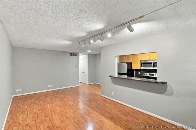 Foto del edificio - 2110 NE 39th St