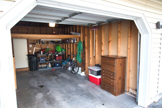 Garage with overhead storage - 3285 Canyon Dr