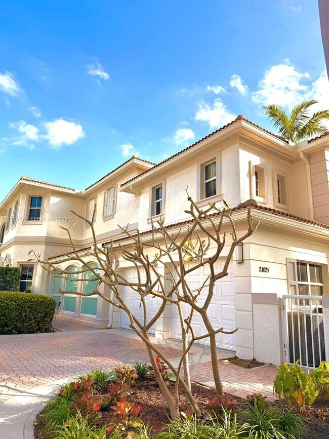 Foto del edificio - 21025 NE 38th Ave