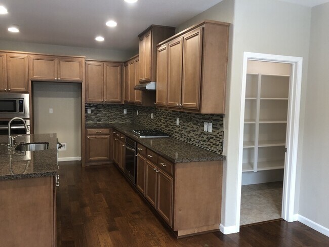 Building Photo - 5 bedroom Whitney Ranch Beauty! Walking di...