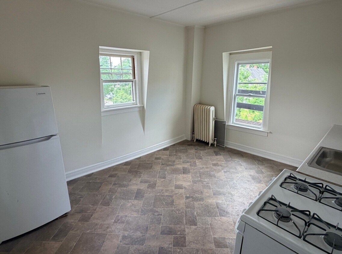 Building Photo - 46 Windham St