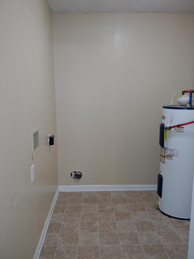 Building Photo - 3214 Fernridge Dr