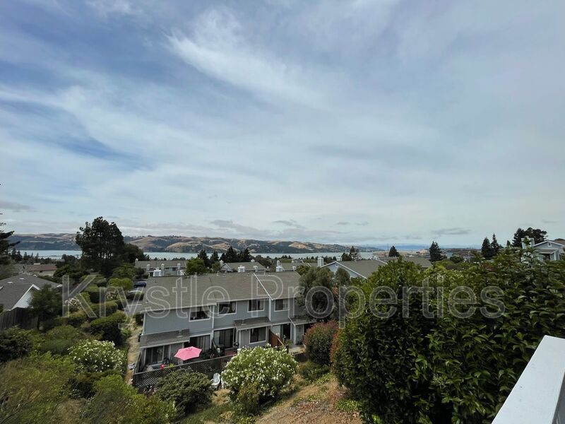 Building Photo - 2261 Clearview Cir