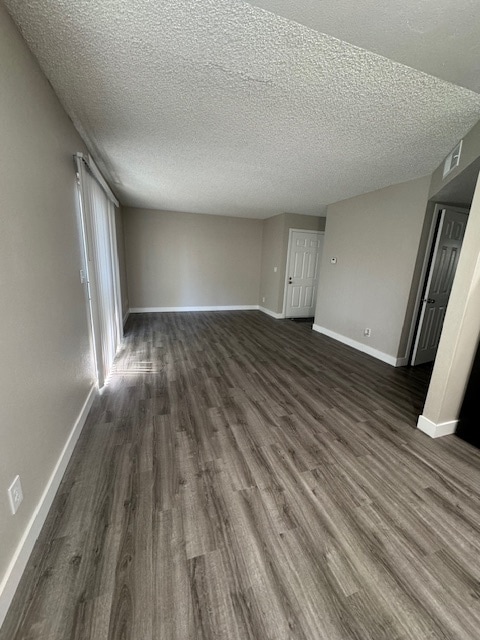 2x1 Living Room - Autumn Run Apartments
