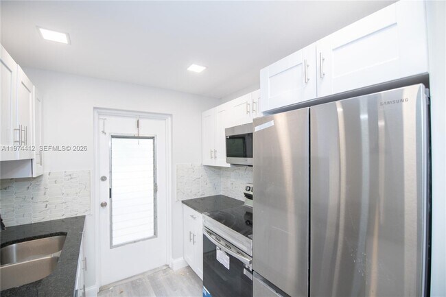 Foto del edificio - 8704 NW 35th St