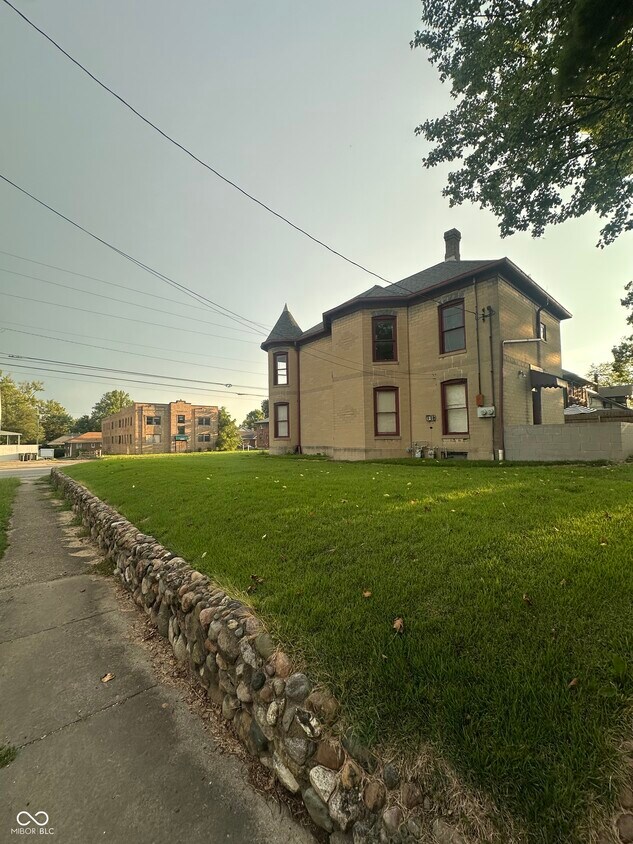 Primary Photo - 4626 E Washington St