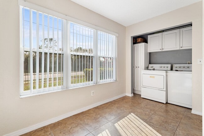 Foto del edificio - Venetian Place - 612