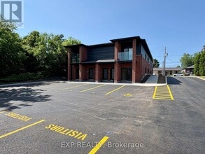 Building Photo - 897 Laurier St