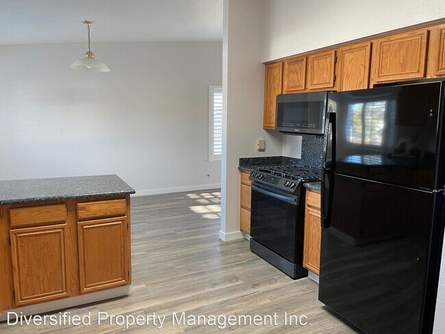 Foto del edificio - 3 br, 2 bath House - 8740 Red Baron