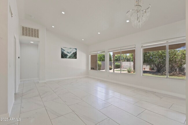 Foto del edificio - 836 W Cooley Dr