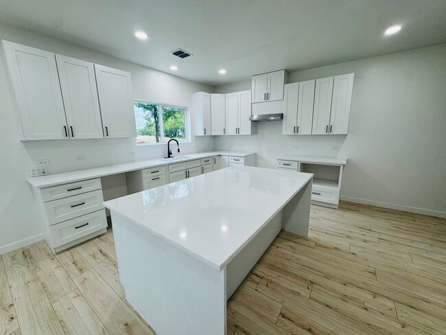 Building Photo - 387 Old Lockhart Rd