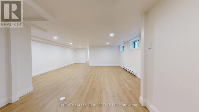 Building Photo - 1216 Avenue Rd