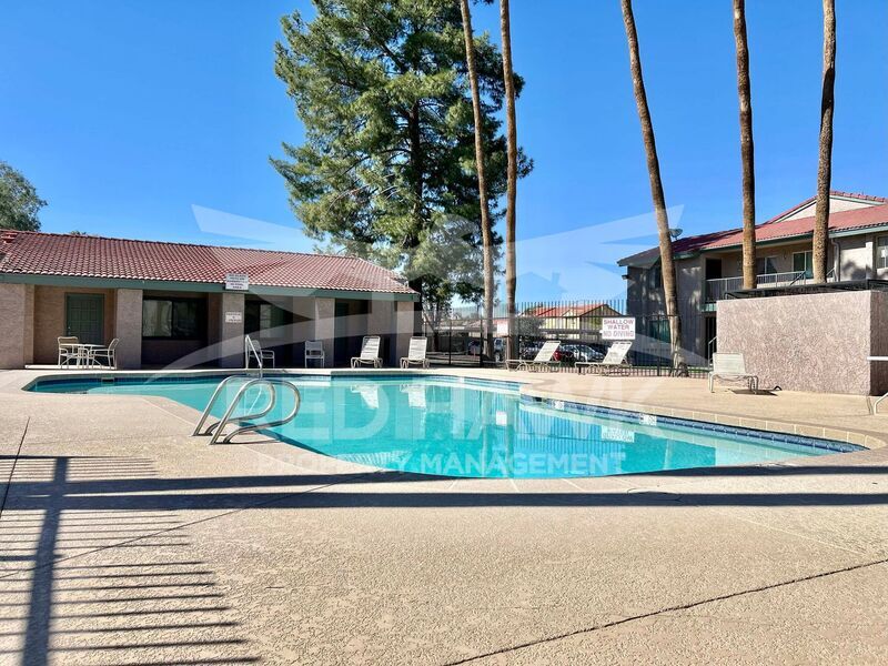 Primary Photo - 623 W Guadalupe Rd