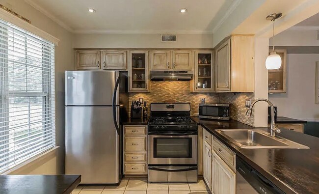 Building Photo - 4801 Aberdeen Ln