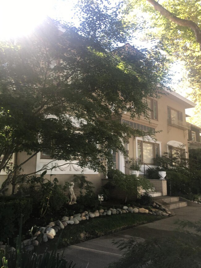 Photo - 701 21st St Apartments