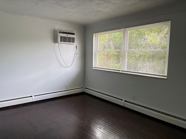 Building Photo - 2605 Chesterfield Ct