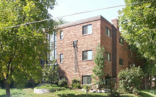 Building Photo - 3709 Drake Ave
