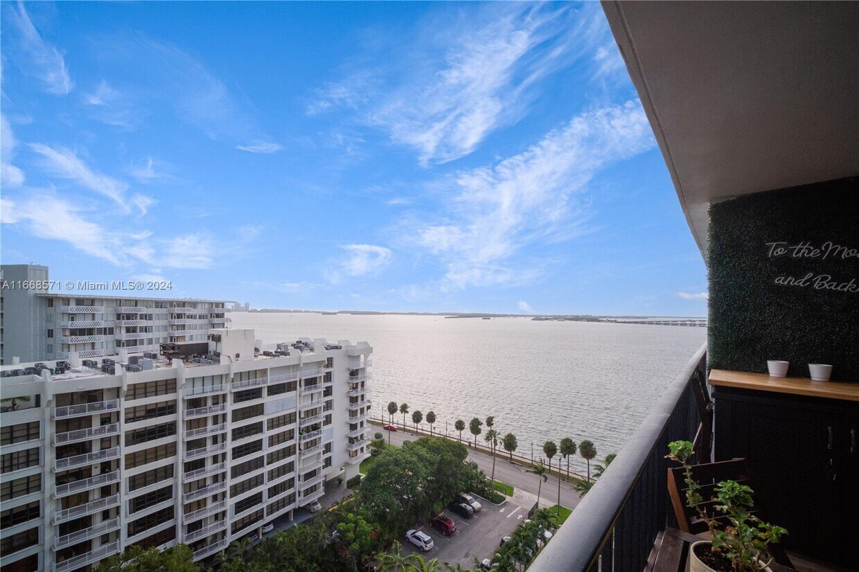 Primary Photo - 1450 Brickell Bay Dr