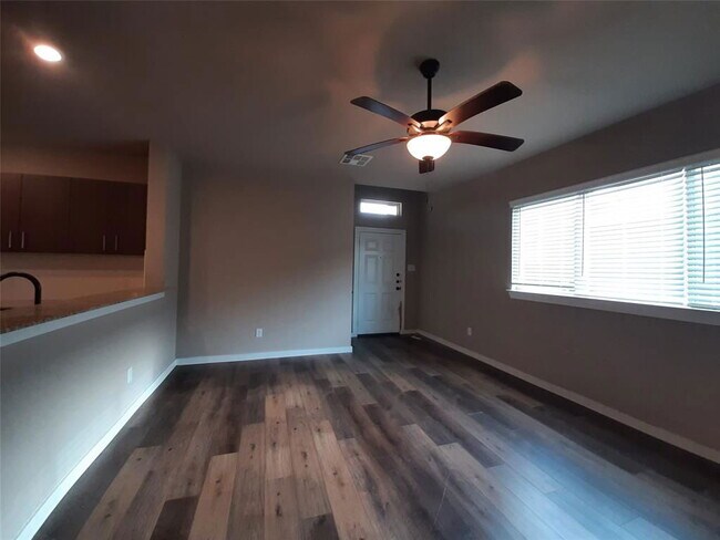 Foto del edificio - 9733 Grosbeak Ln