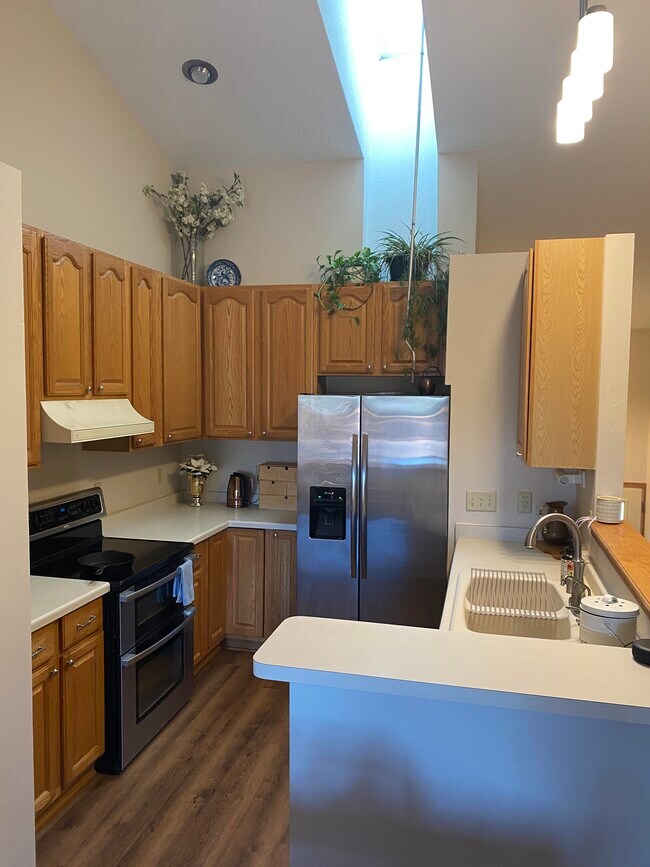 Kitchen - 617 Wellington Dr