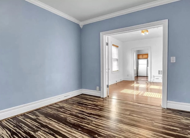 Building Photo - 835 Woodlawn Ave