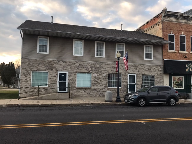 Building Photo - 105 N Elm St
