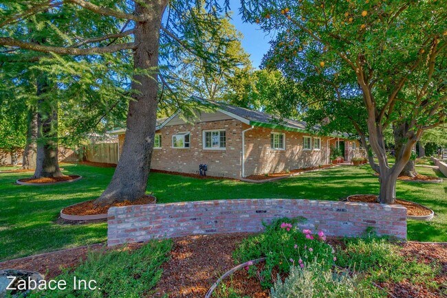 Building Photo - 4 br, 2 bath House - 740 Oak Avenue