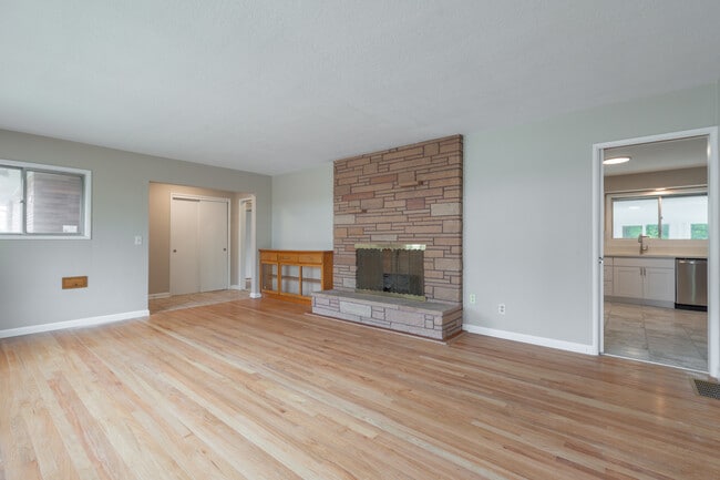 Building Photo - 3728 SE 49th Ave