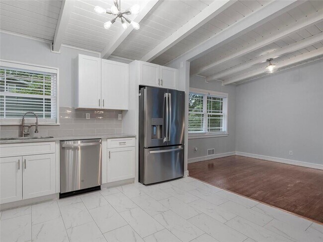 Building Photo - 3132 Laventure Dr