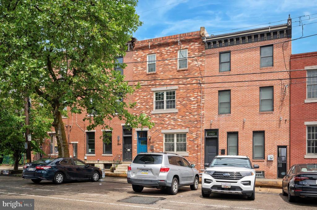 Foto principal - 2351 E York St