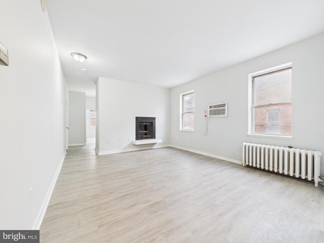 Building Photo - 517 S 5th St