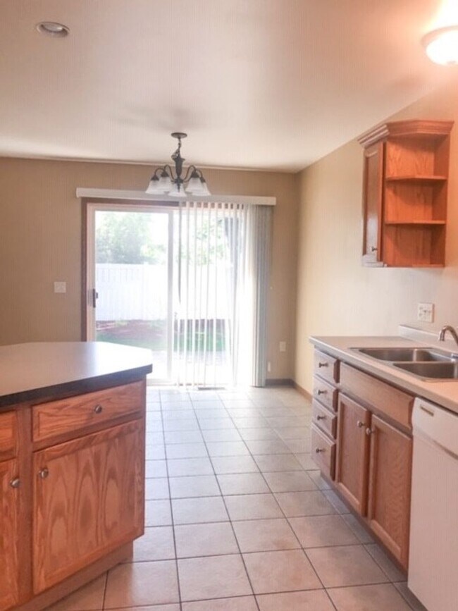 Building Photo - 3566-3572 East Meadows Place