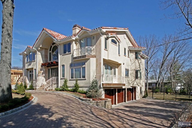 Building Photo - 671 Summit Street