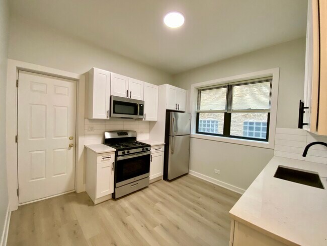 Foto del edificio - 1320 N Wicker Park Ave