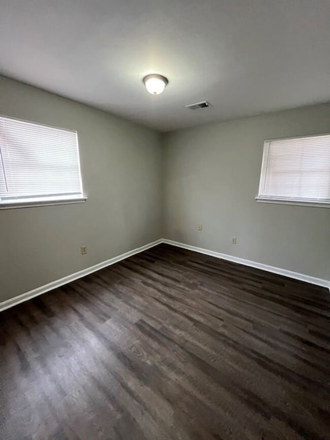 Building Photo - 3688 Crosby Dr