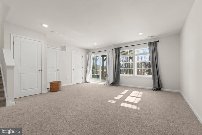 Building Photo - 14 Lilac Cir