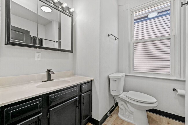 Foto del edificio - *$250 OFF 1ST MONTH IF SIGNED BY 1/24/24!*...